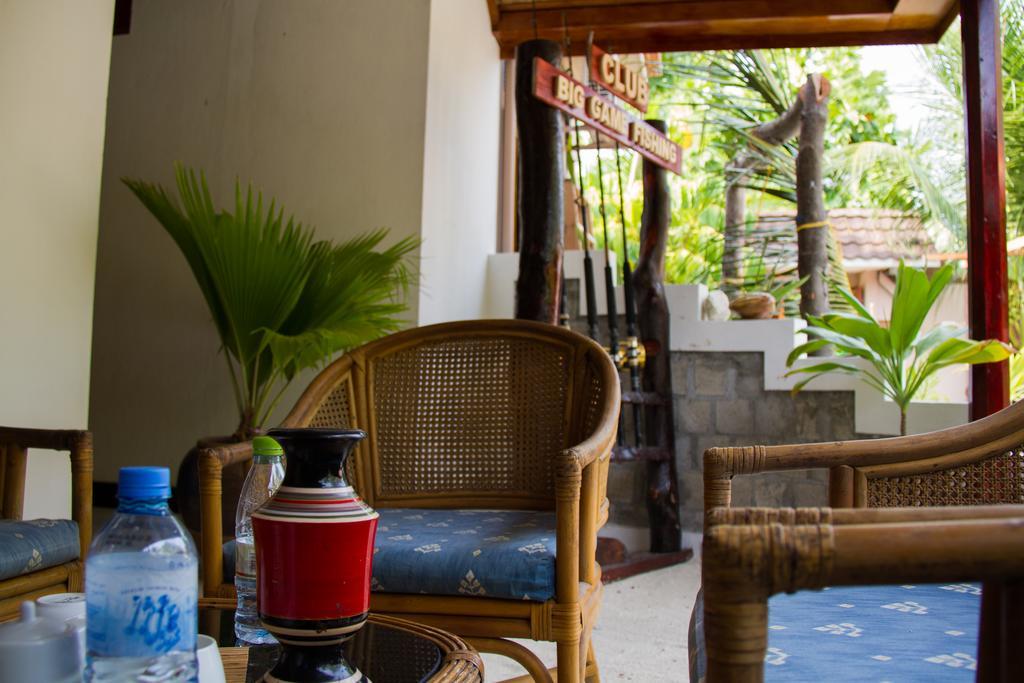 Alvi Star Inn Thulhaadhoo Exterior photo