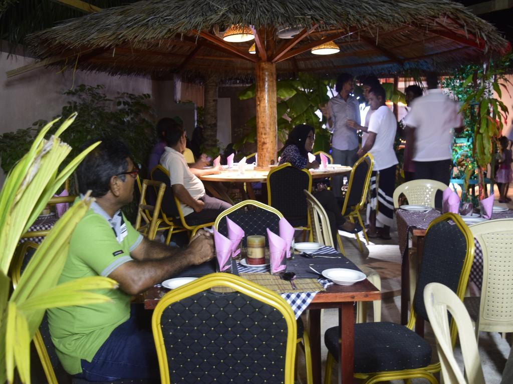 Alvi Star Inn Thulhaadhoo Exterior photo