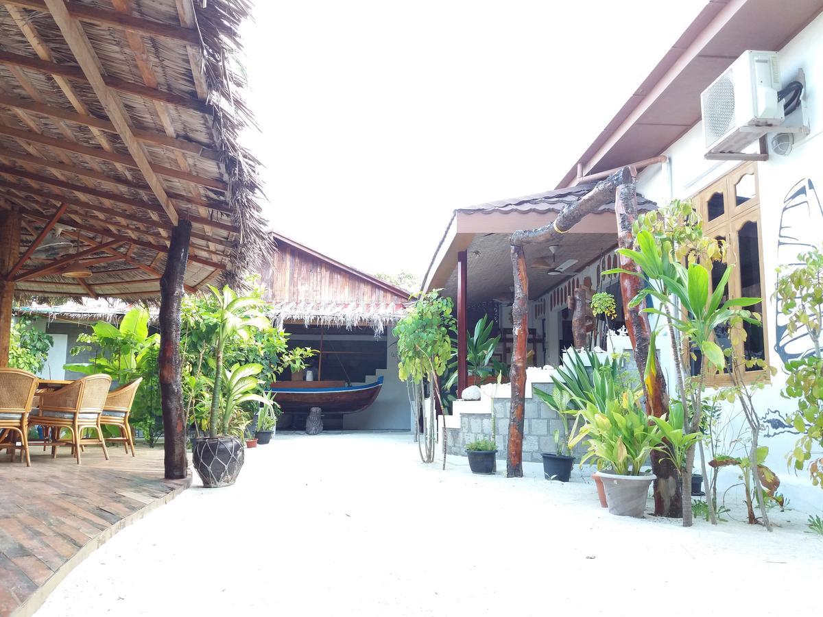 Alvi Star Inn Thulhaadhoo Exterior photo