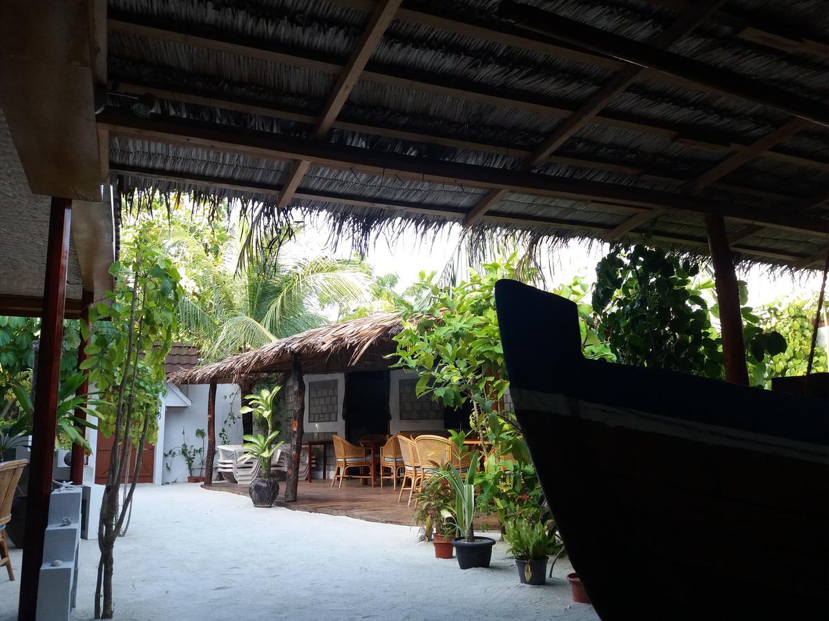 Alvi Star Inn Thulhaadhoo Exterior photo