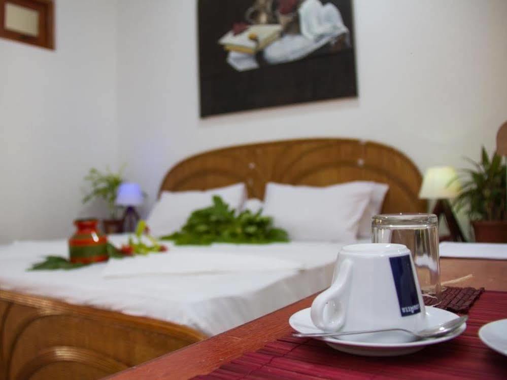 Alvi Star Inn Thulhaadhoo Exterior photo